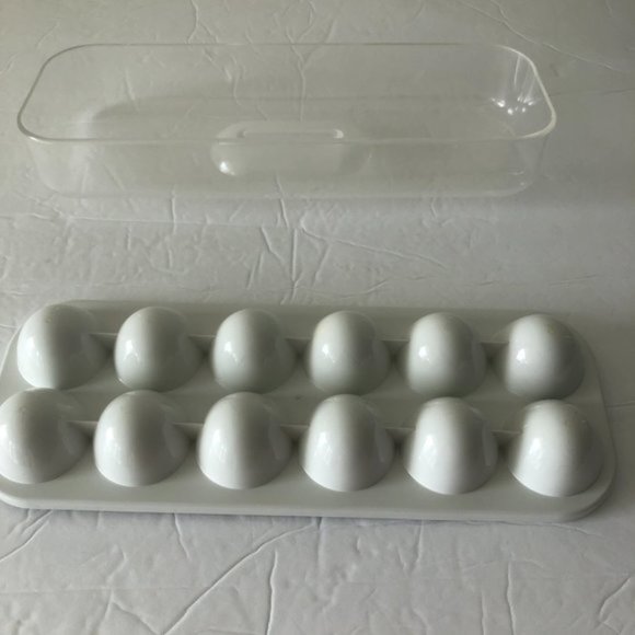 12 Eggs container White w clear cover with handle - Picture 7 of 8